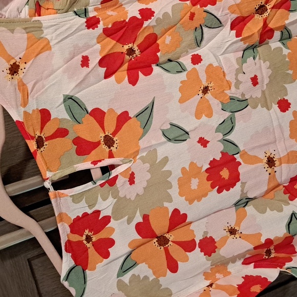 ♥️New floral Plus size top - Picture 9 of 9